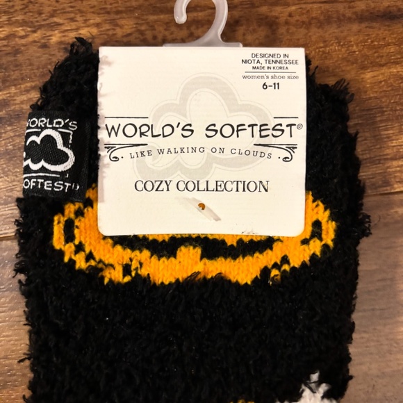 Holiday Bundle: Cozy Socks (2 Pairs) + Cup Cozy = All NWT - Retail: $44 - Picture 7 of 13